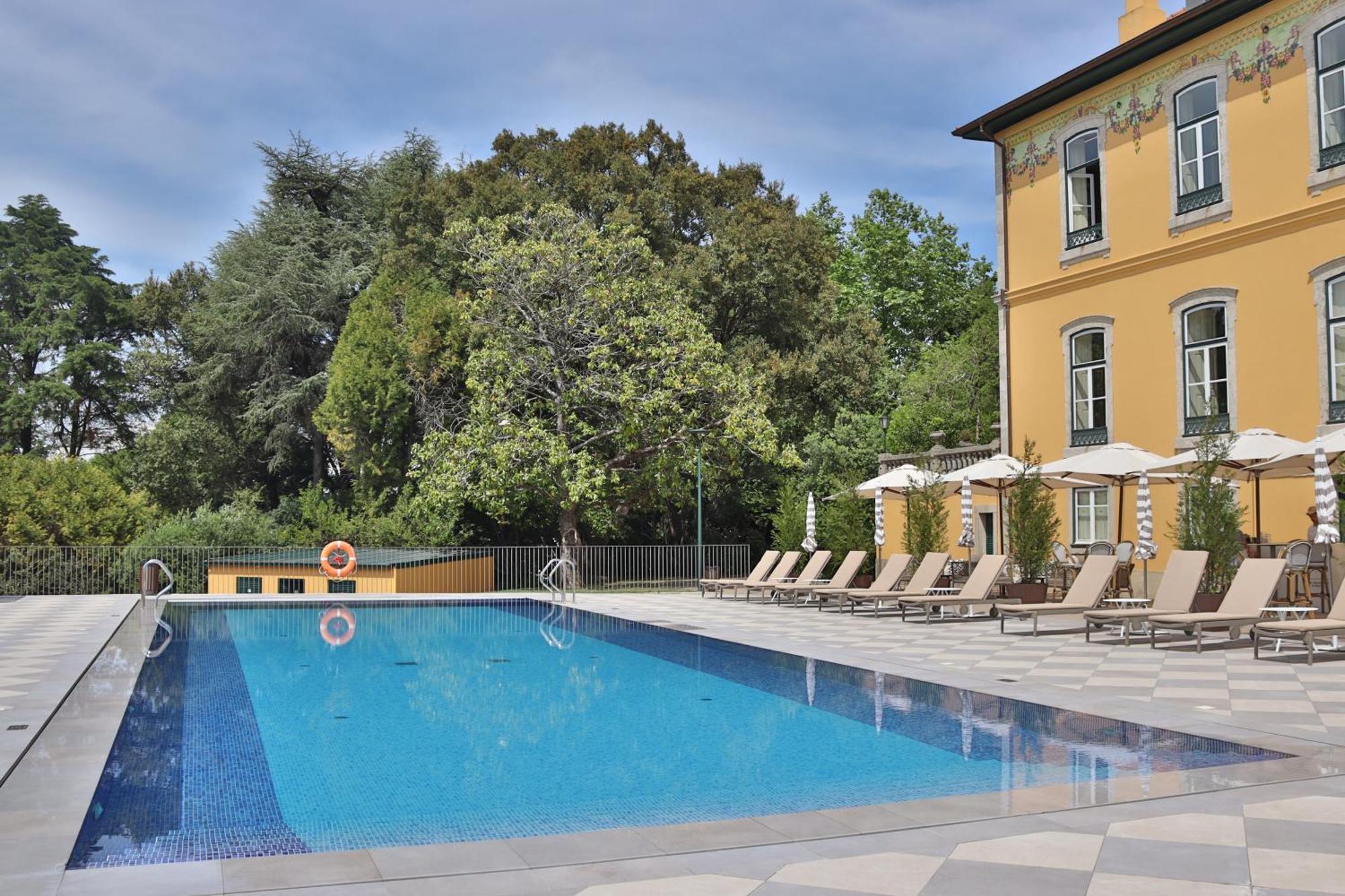 Boeira Garden Hotel Porto Gaia, Curio Collection By Hilton Vila Nova de Gaia Esterno foto The swimming pool