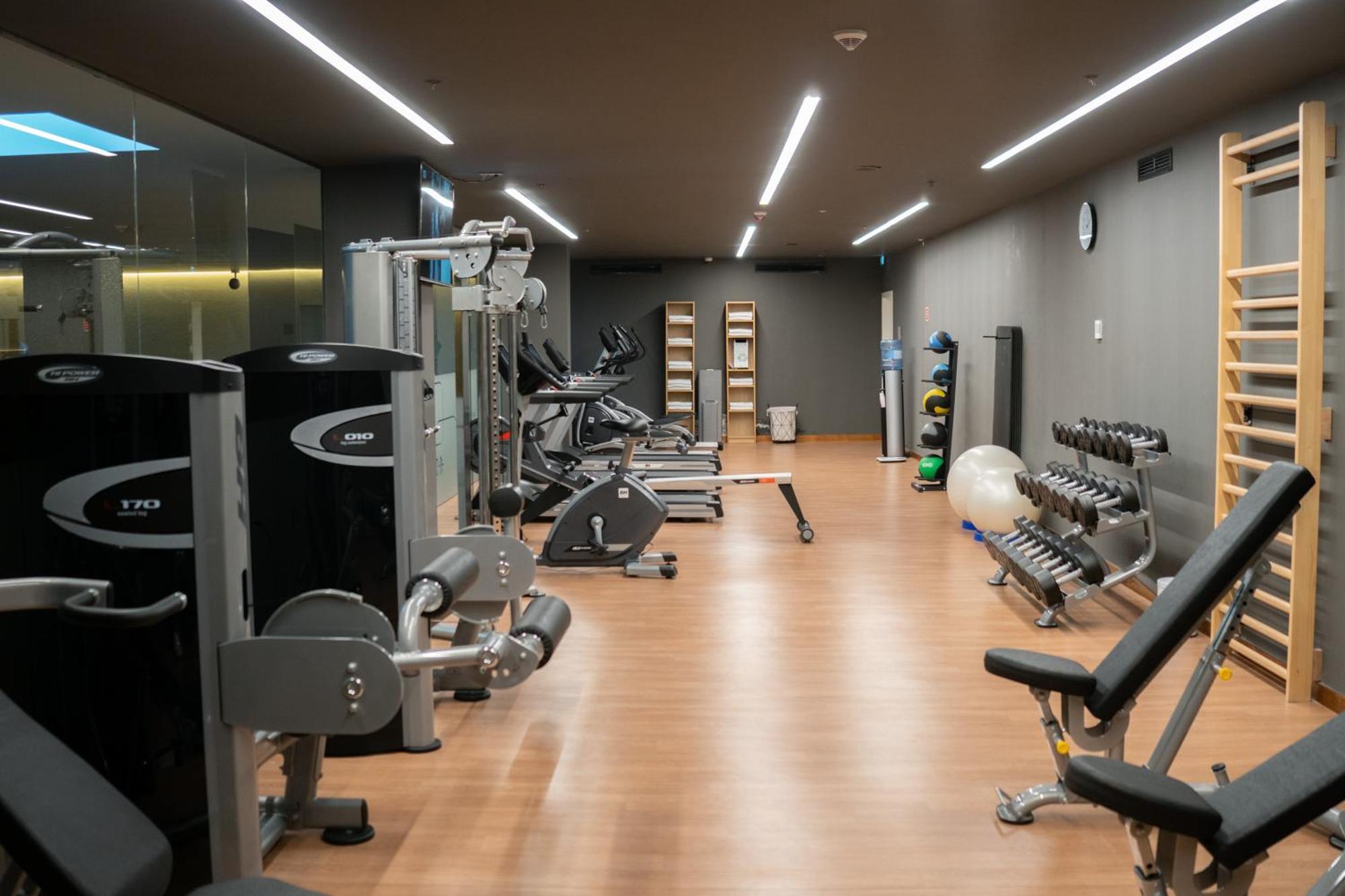 Boeira Garden Hotel Porto Gaia, Curio Collection By Hilton Vila Nova de Gaia Esterno foto A gym in Madrid, Spain