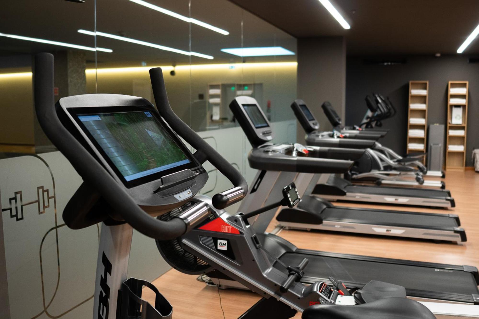 Boeira Garden Hotel Porto Gaia, Curio Collection By Hilton Vila Nova de Gaia Esterno foto Elliptical trainer