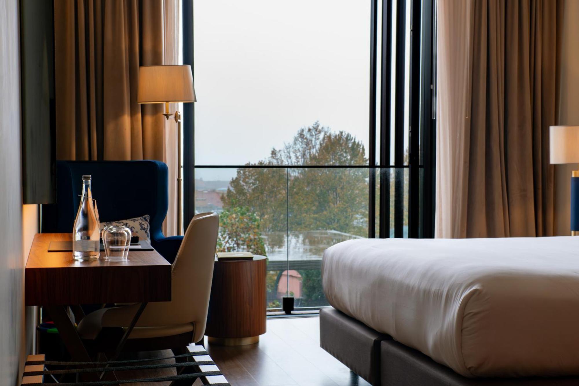 Boeira Garden Hotel Porto Gaia, Curio Collection By Hilton Vila Nova de Gaia Esterno foto A room at the hotel