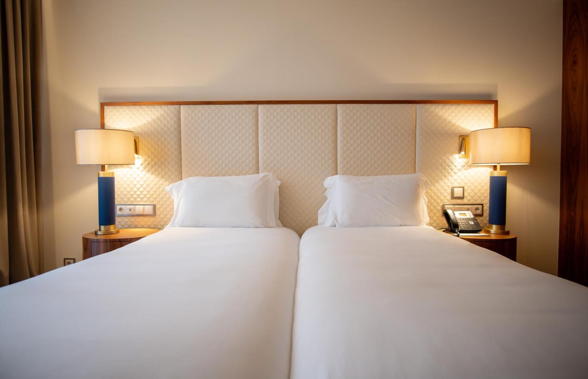Boeira Garden Hotel Porto Gaia, Curio Collection By Hilton Vila Nova de Gaia Esterno foto A room at the hotel
