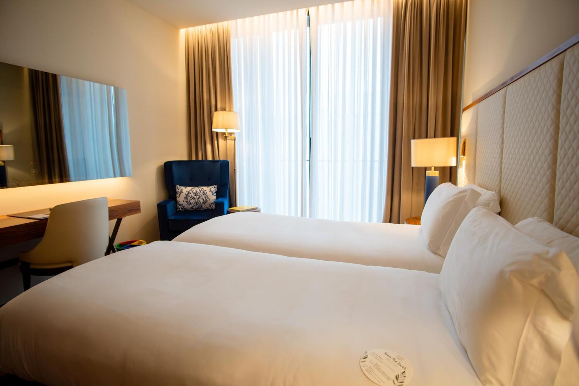 Boeira Garden Hotel Porto Gaia, Curio Collection By Hilton Vila Nova de Gaia Esterno foto A room at the hotel