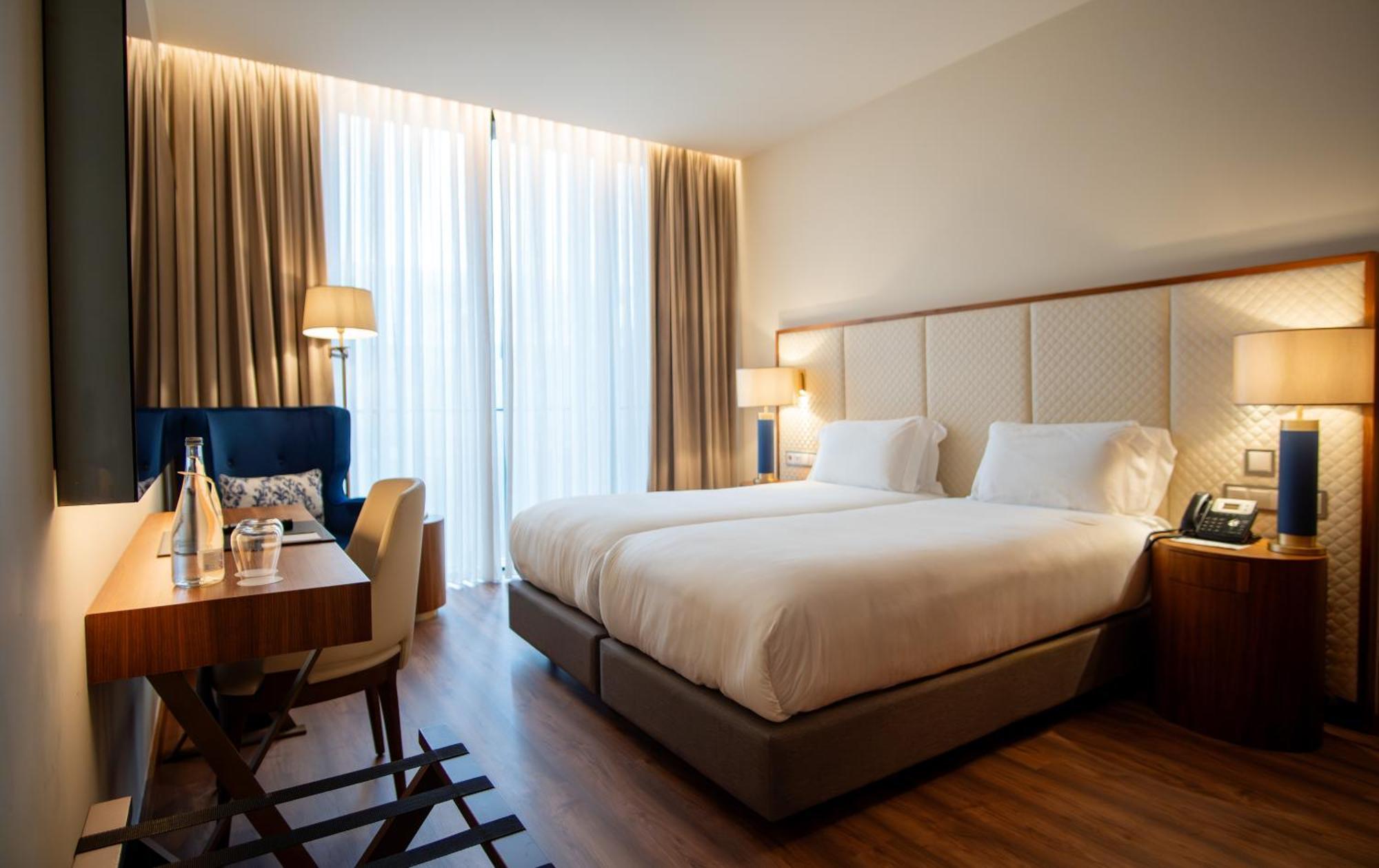 Boeira Garden Hotel Porto Gaia, Curio Collection By Hilton Vila Nova de Gaia Esterno foto A room at the hotel