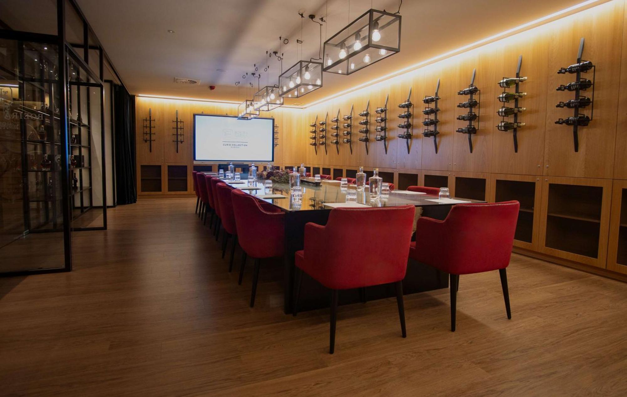 Boeira Garden Hotel Porto Gaia, Curio Collection By Hilton Vila Nova de Gaia Esterno foto The boardroom at the London Business School