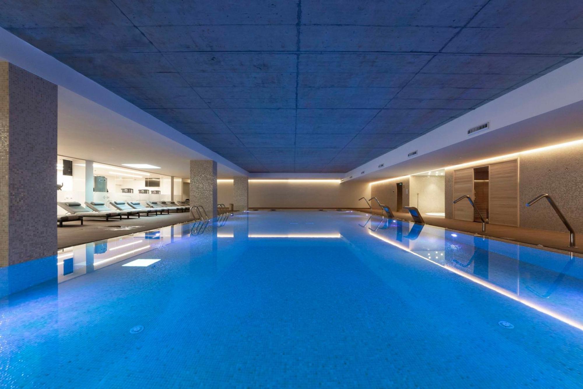 Boeira Garden Hotel Porto Gaia, Curio Collection By Hilton Vila Nova de Gaia Esterno foto The swimming pool at the hotel
