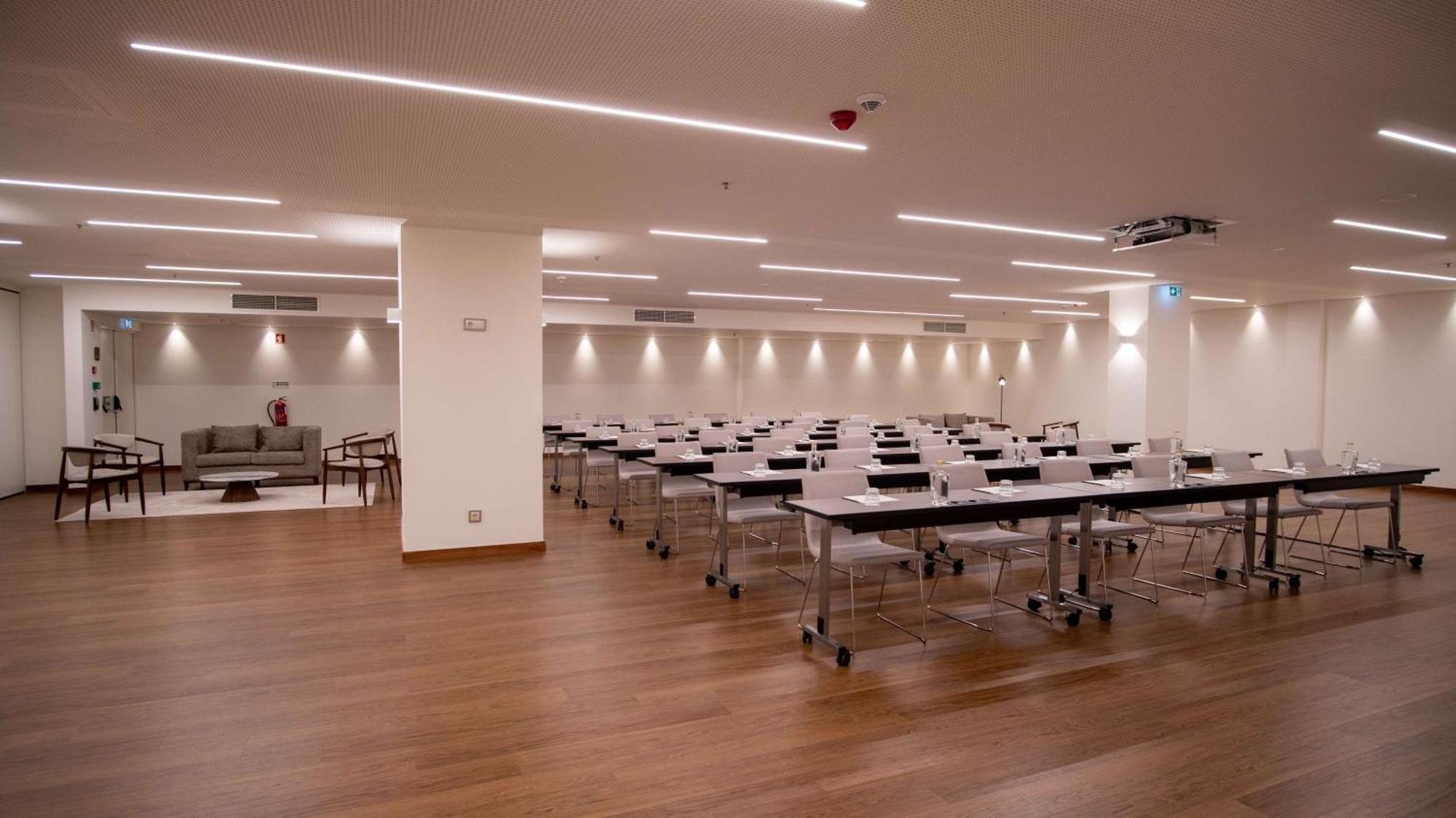 Boeira Garden Hotel Porto Gaia, Curio Collection By Hilton Vila Nova de Gaia Esterno foto The conference room