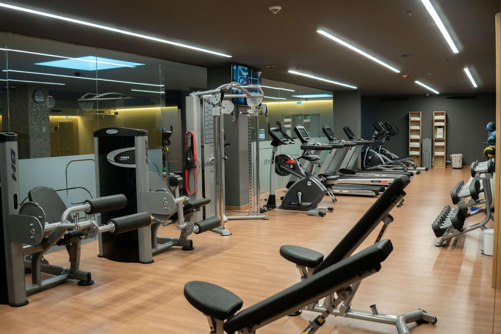 Boeira Garden Hotel Porto Gaia, Curio Collection By Hilton Vila Nova de Gaia Esterno foto A gym in Madrid, Spain